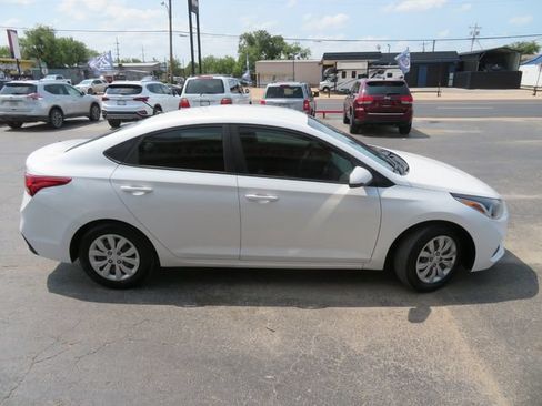 Used 2020 Hyundai Accent SE FWD image 4