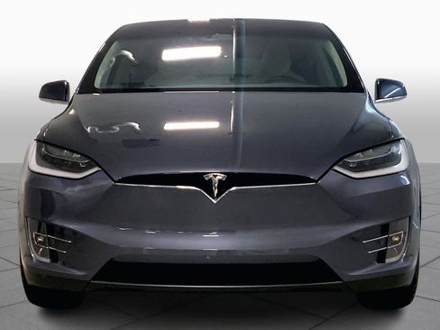 Used 2018 Tesla Model X 75D image 3