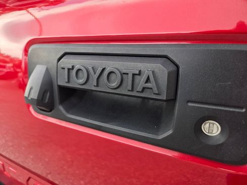 Used 2018 Toyota Tacoma SR RWD image 13