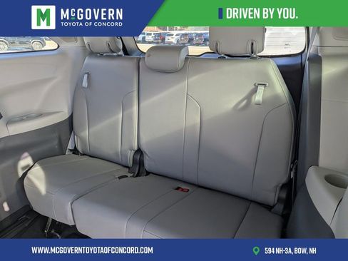Used 2022 Toyota Sienna XLE w/ XLE Plus Package image 18