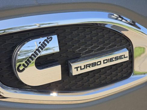Used 2018 Nissan Titan SV w/ SV Convenience Package AWD/4WD image 6