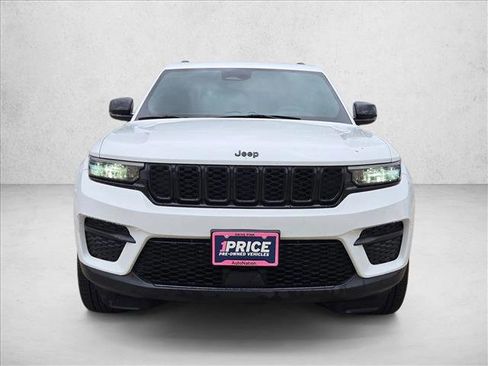 Used 2022 Jeep Grand Cherokee Altitude image 2