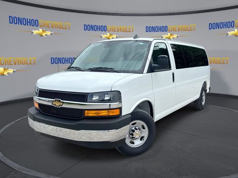 New 2026 Chevrolet Express 3500 LT w/ LT Preferred Equipment Group RWD image 4