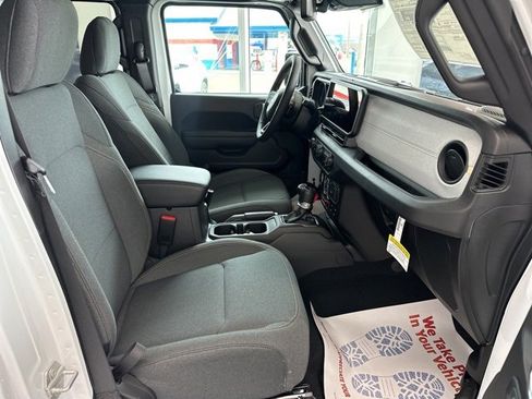 Used 2024 Jeep Gladiator Sport image 15