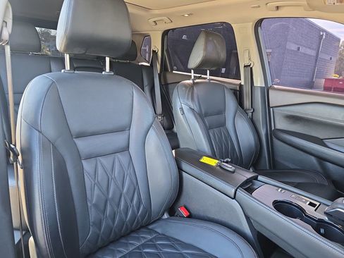 Used 2022 Nissan Rogue Platinum w/ Head-Up Display Package image 13