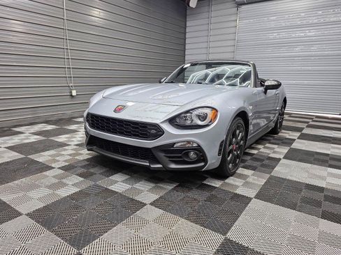 Used 2018 FIAT 124 Spider Abarth w/ Convenience Group RWD image 1