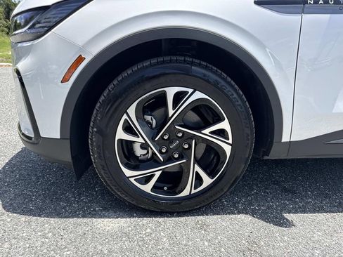 New 2026 Lincoln Nautilus Premier w/ Equipment Group 102A AWD/4WD image 10