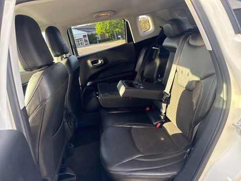 Used 2018 Jeep Compass Latitude w/ Popular Equipment Group AWD/4WD image 11