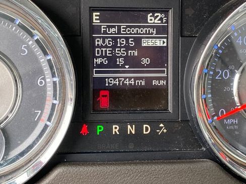 Used 2013 Chrysler Town & Country Touring FWD image 9