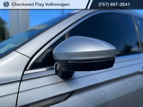 Used 2024 Volkswagen Tiguan SE AWD/4WD image 2