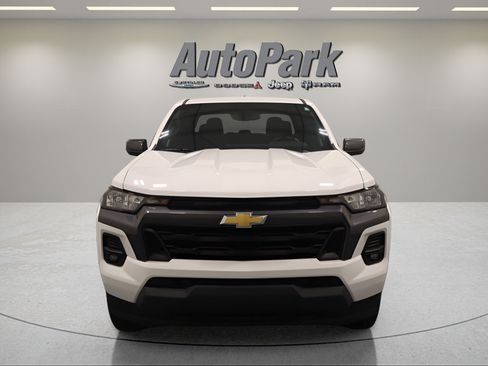 Used 2023 Chevrolet Colorado LT w/ LT Convenience Package II AWD/4WD image 3