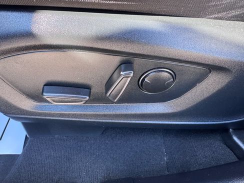 Used 2022 Ford Explorer XLT AWD/4WD image 12