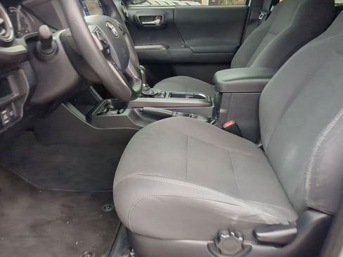 Used 2019 Toyota Tacoma TRD Off-Road image 10