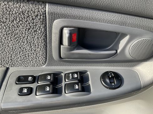 Used 2005 Kia Spectra5 image 23