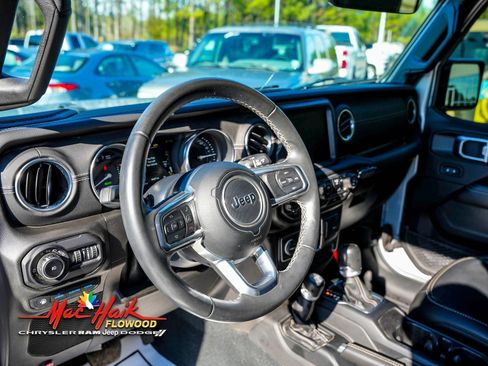 Used 2022 Jeep Wrangler Unlimited Sahara image 20