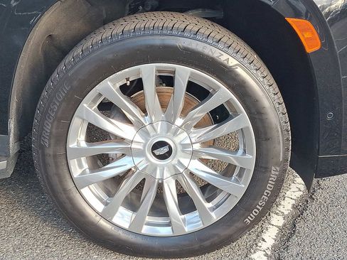 Used 2023 Cadillac Escalade Premium Luxury image 9