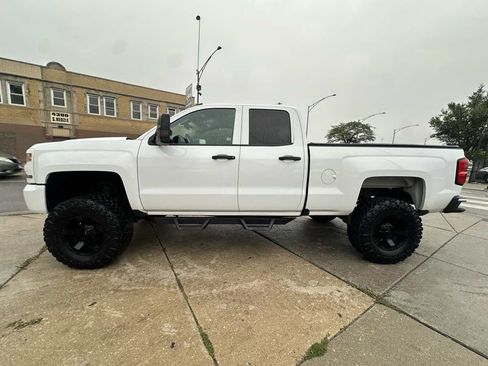 Used 2017 Chevrolet Silverado 1500 Custom w/ Custom Convenience Package AWD/4WD image 8