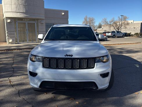 Used 2019 Jeep Grand Cherokee Altitude image 2