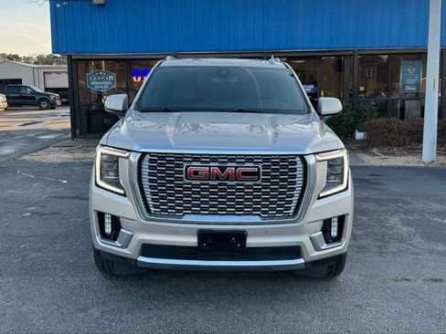 Used 2021 GMC Yukon XL Denali image 3