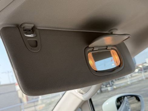 Used 2021 Chrysler Pacifica Touring-L image 25