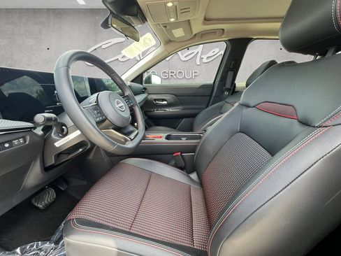 Certified 2025 Nissan Kicks SR w/ SR Premium Package AWD/4WD image 19