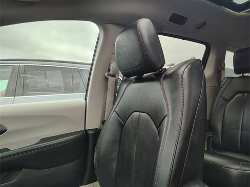 Used 2020 Chrysler Pacifica Touring-L Plus w/ Tire & Wheel Group image 26