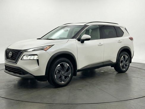 Used 2025 Nissan Rogue SV AWD/4WD image 3