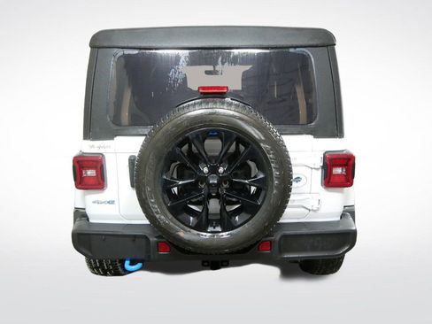 Used 2023 Jeep Wrangler Unlimited Sahara w/ Cold Weather Group AWD/4WD image 5