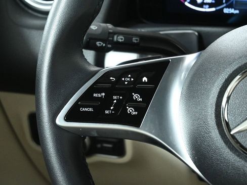 Used 2025 Mercedes-Benz GLB 250 4MATIC image 18