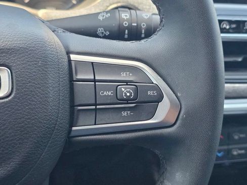 Used 2025 Jeep Compass Latitude AWD/4WD image 37