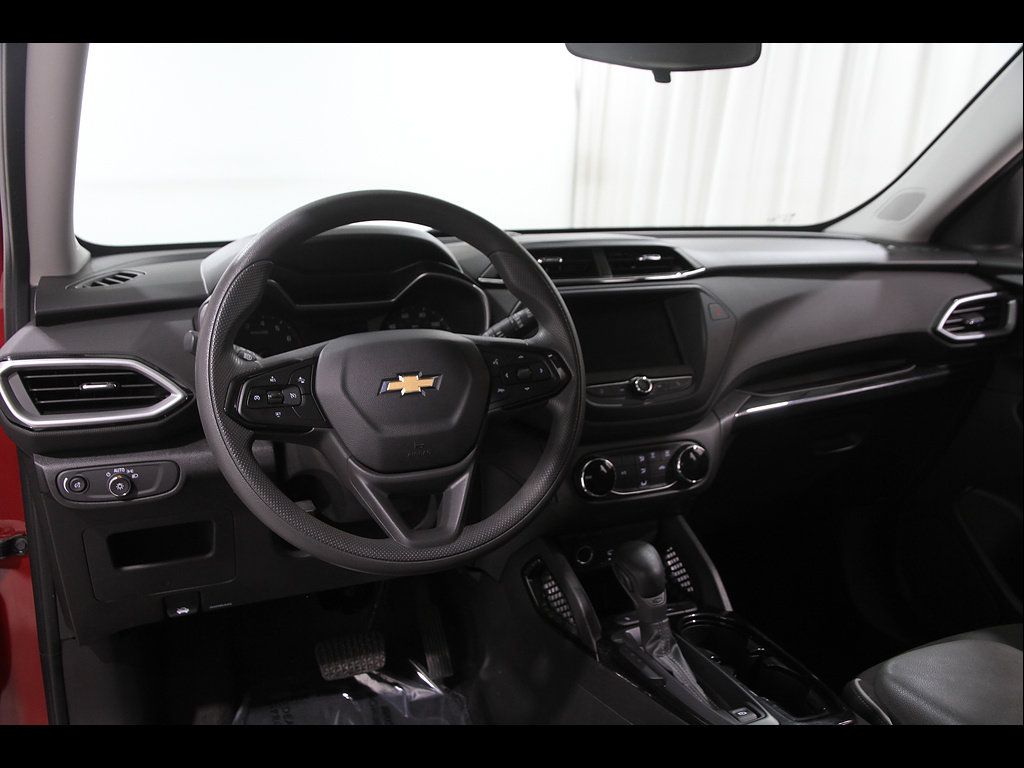 Used 2021 Chevrolet TrailBlazer LS FWD image 6