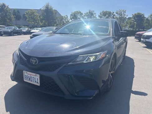 Used 2020 Toyota Camry SE image 5