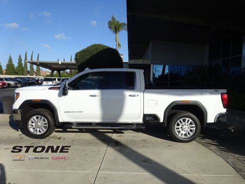 Used 2021 GMC Sierra 2500 SLT w/ SLT Premium Package image 4