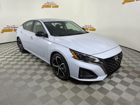 Certified 2023 Nissan Altima 2.5 SR FWD image 7