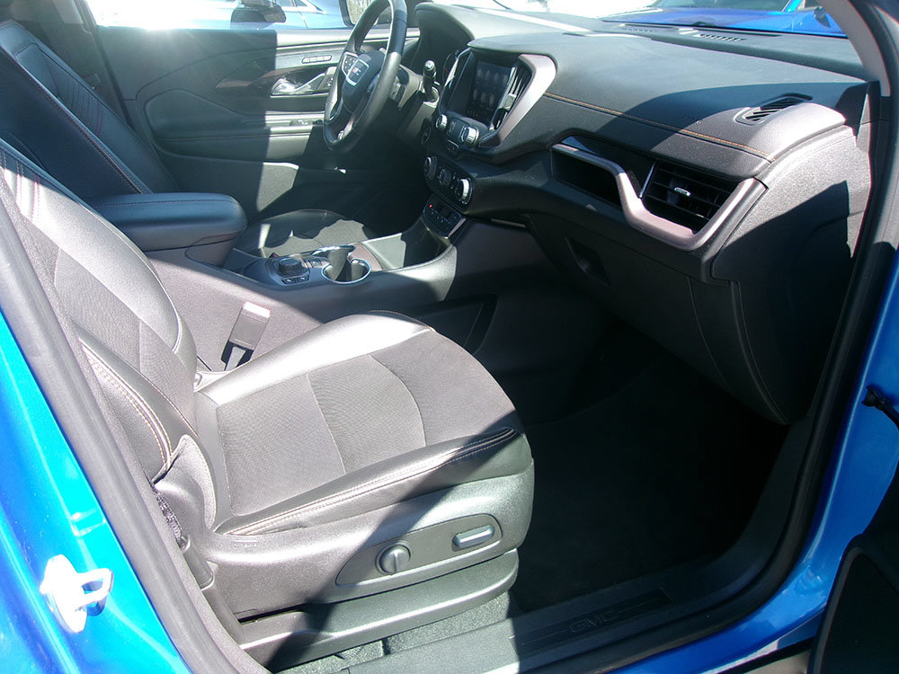 Used 2024 GMC Terrain AT4 w/ Infotainment Package II AWD/4WD image 9