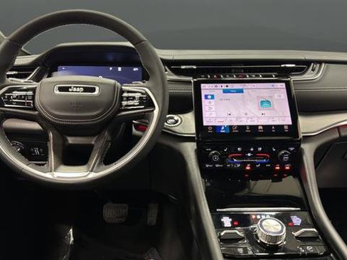 Used 2024 Jeep Grand Cherokee L Overland w/ Luxury Tech Group IV image 11