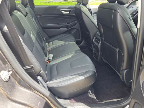 Used 2017 Ford Edge Titanium w/ Equipment Group 301A AWD/4WD image 10