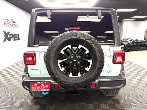 Used 2024 Jeep Wrangler Unlimited Rubicon 4xe w/ Convenience Group AWD/4WD image 12