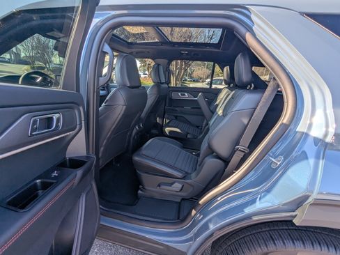 Used 2025 Ford Explorer ST-Line w/ Premium Package image 11