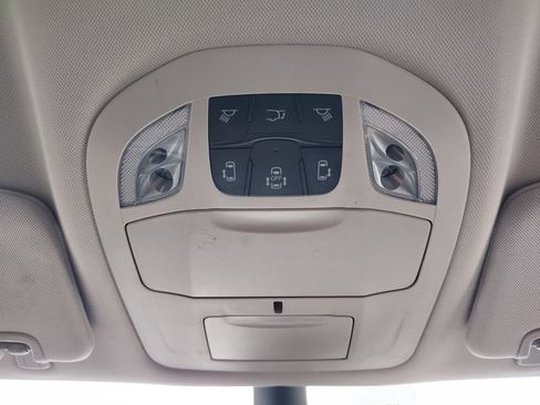 Used 2024 Chrysler Voyager LX image 31