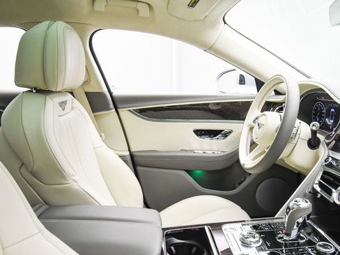 Used 2022 Bentley Flying Spur V8 image 49