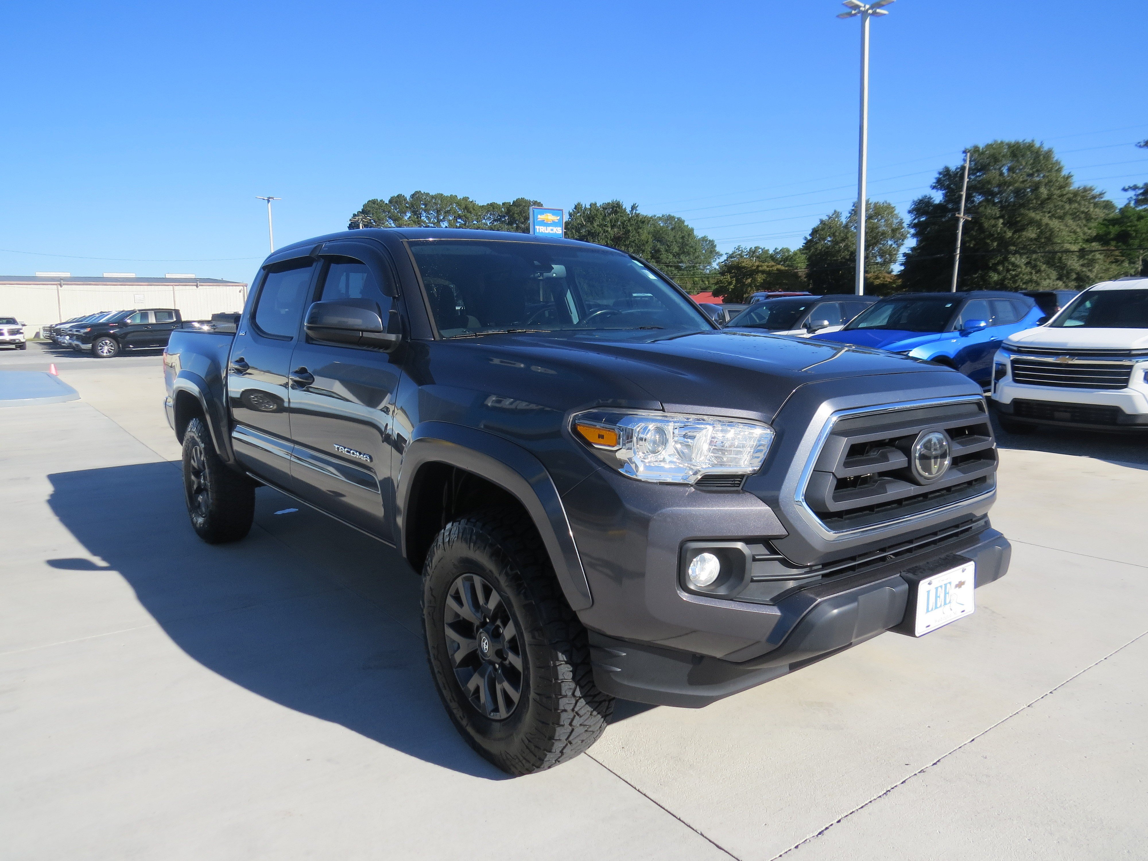 Used 2021 Toyota Tacoma SR5 AWD/4WD image 11