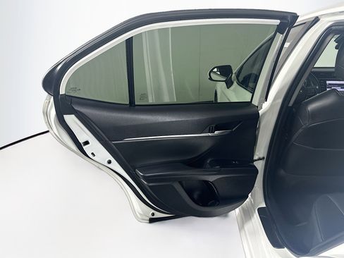 Used 2020 Toyota Camry SE FWD image 26