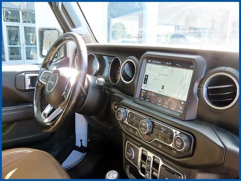 Certified 2020 Jeep Wrangler Unlimited Sahara AWD/4WD image 8