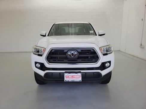 Used 2018 Toyota Tacoma SR5 RWD image 3