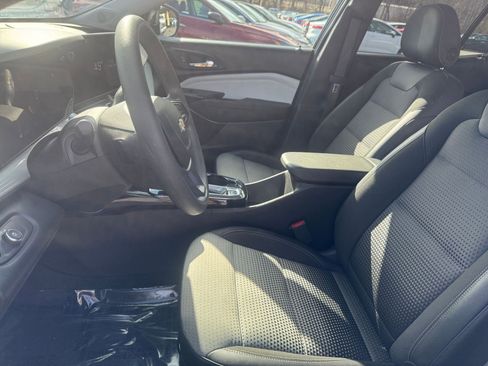 Used 2025 Chevrolet Trax LT image 30