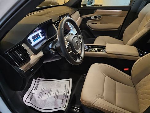 Certified 2025 Volvo XC90 B5 Plus AWD/4WD image 14