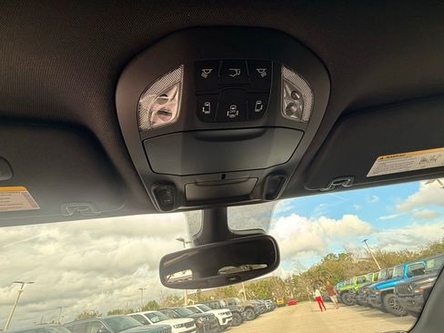 New 2026 Chrysler Pacifica Limited image 12