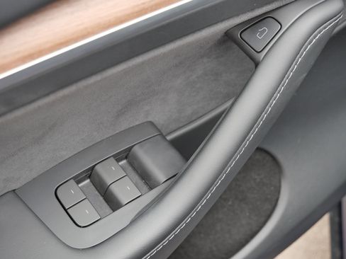 Used 2024 Tesla Model Y Long Range image 19