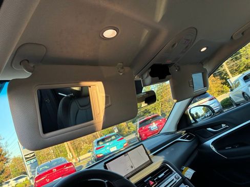 Used 2025 Genesis G70 2.5T image 46